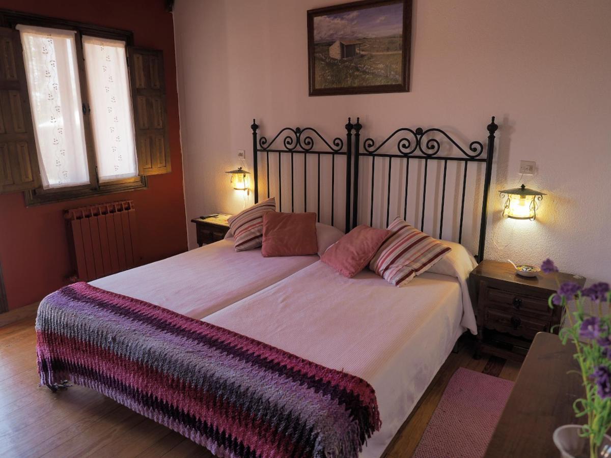 Hospedium Hostal Almanzor نافاريدوندا دي غريدوس المظهر الخارجي الصورة