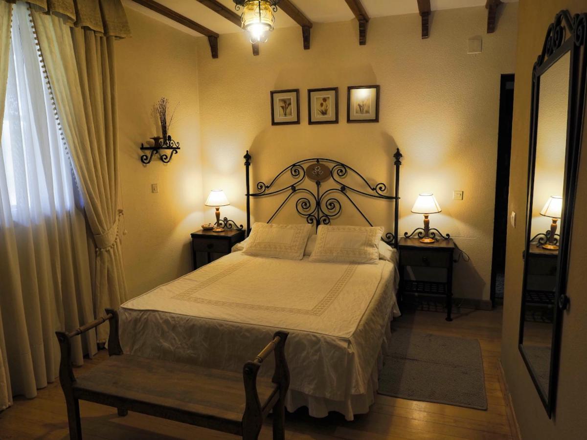 Hospedium Hostal Almanzor نافاريدوندا دي غريدوس المظهر الخارجي الصورة