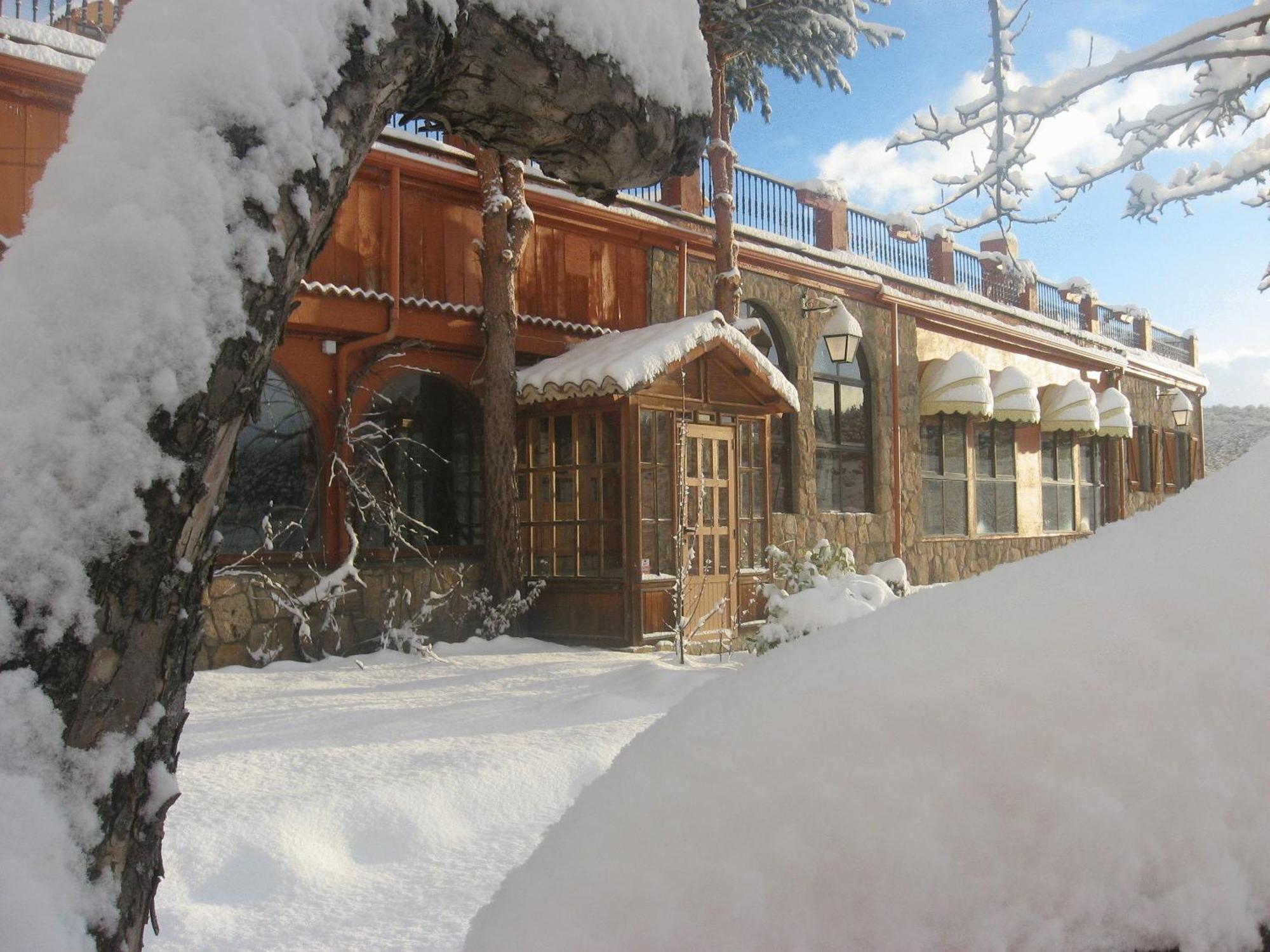 Hospedium Hostal Almanzor نافاريدوندا دي غريدوس المظهر الخارجي الصورة