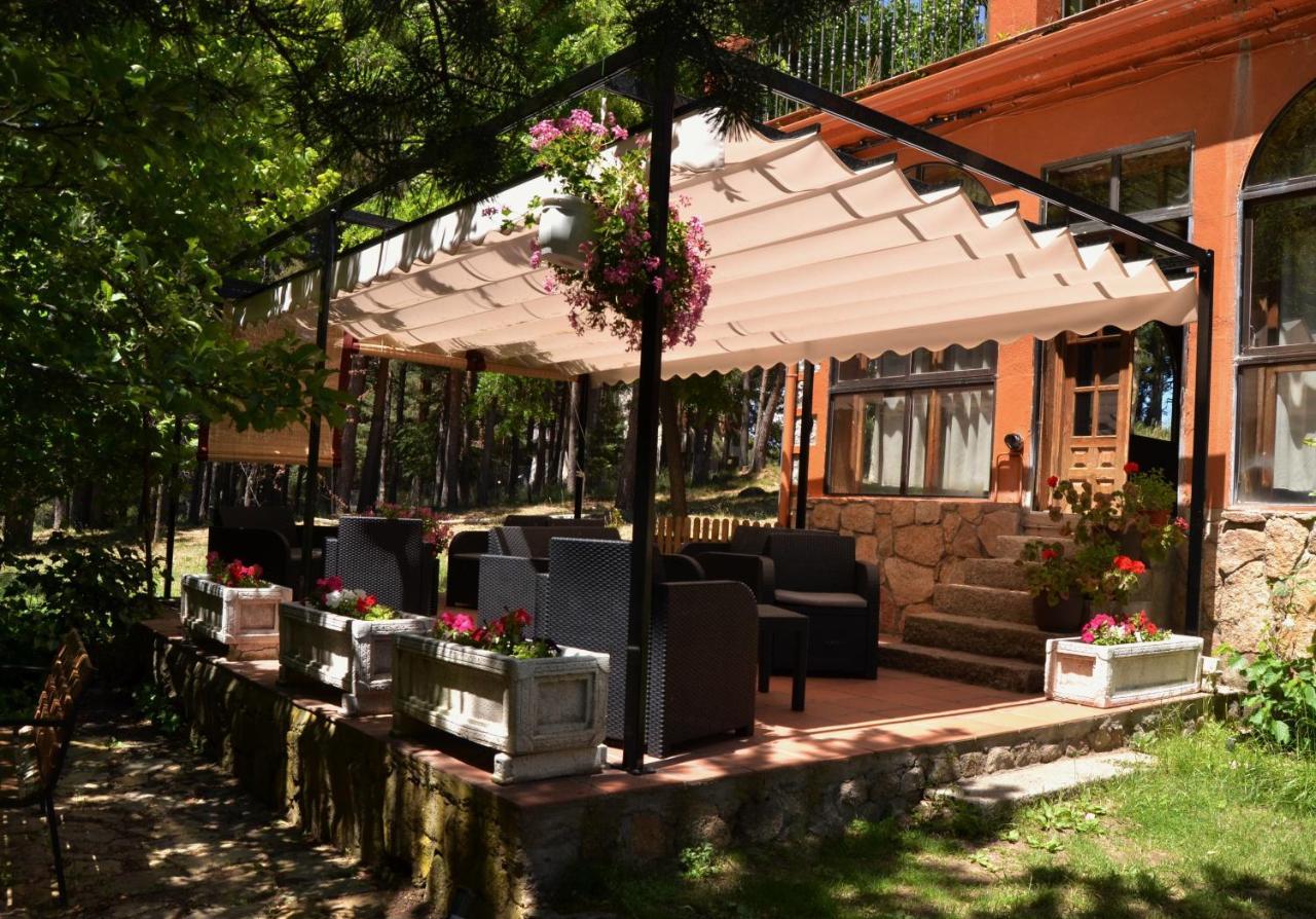 Hospedium Hostal Almanzor نافاريدوندا دي غريدوس المظهر الخارجي الصورة