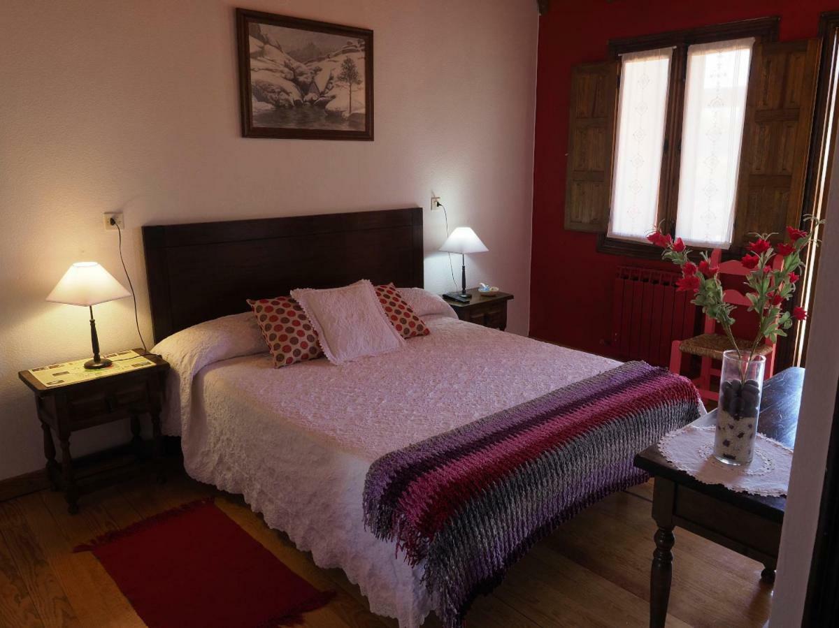 Hospedium Hostal Almanzor نافاريدوندا دي غريدوس المظهر الخارجي الصورة